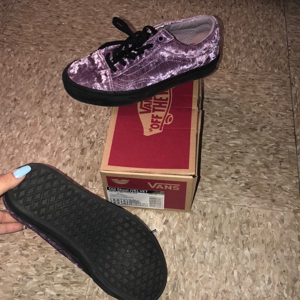 6.5 women’s purple vans worn once